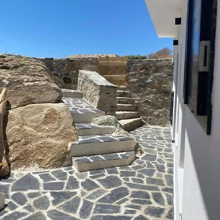 Modern Coastal Retreat In The Heart Of Syros Ferienhaus