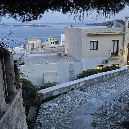 Modern Coastal Retreat In The Heart Of Syros